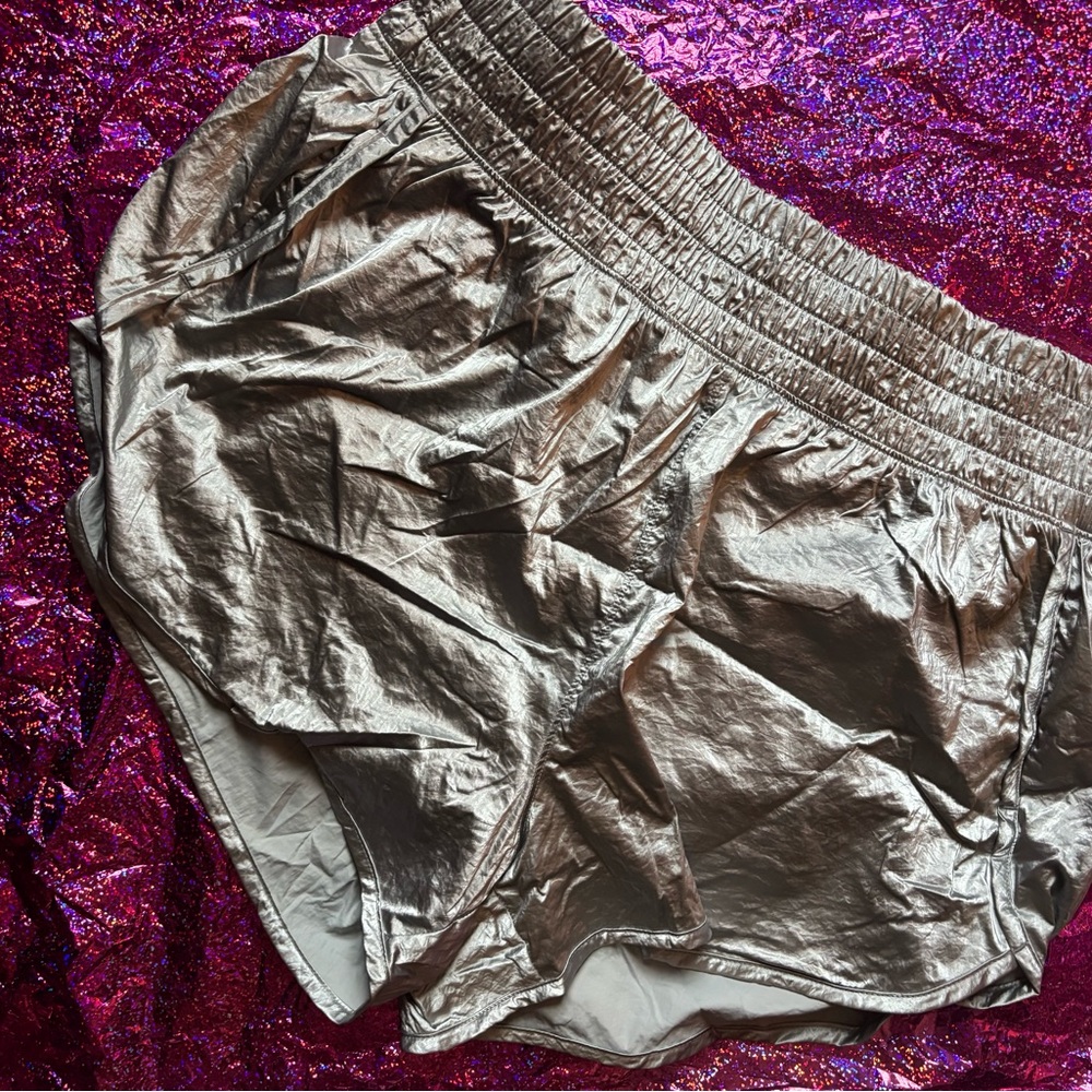 Sassy Silver GAP Elastic Waistband Shorts - Picture 6 of 7